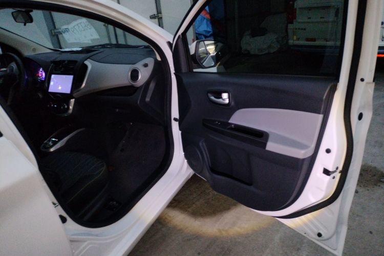 长安欧尚 奔奔E-Star 2021款 国民版 心怡版（快充版）磷酸铁锂（31.18kWh）中控内饰42