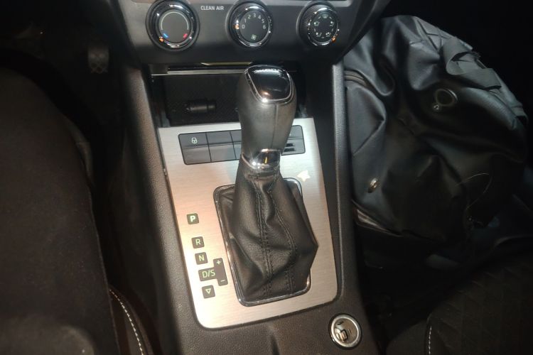 斯柯达 明锐 2018款 1.6L 自动豪华版局部细节18