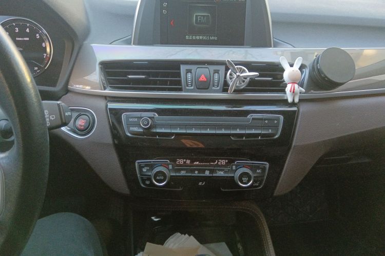 宝马X1 2019款 sDrive18Li 尊享型中控内饰16