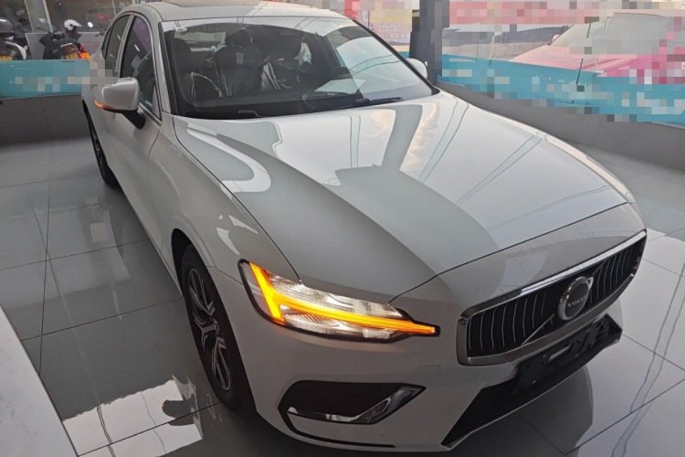 沃尔沃S60 2026款 B4 智逸豪华版车身外观3