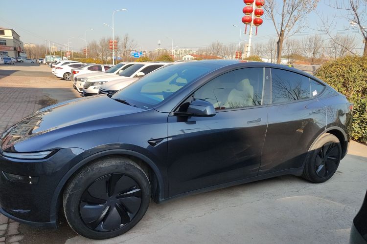 特斯拉 Model Y 2025款 后轮驱动版车身外观4
