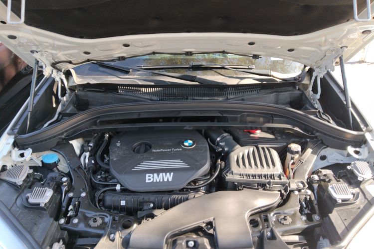 宝马X1 2018款 sDrive20Li 领先型机舱底盘24