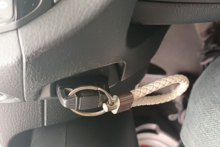 宝马X1 2013款 sDrive18i 时尚型中控内饰11