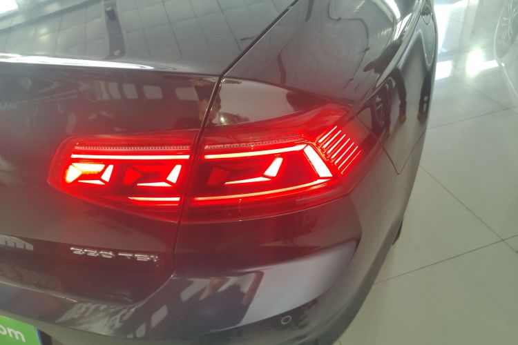 大众 迈腾 2020款 330TSI DSG 豪华型车身外观9