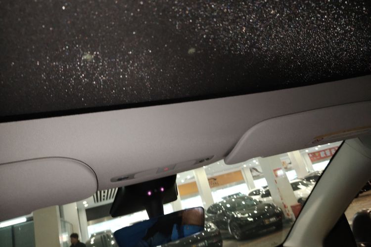 特斯拉 Model Y 2022款 后轮驱动版中控内饰22