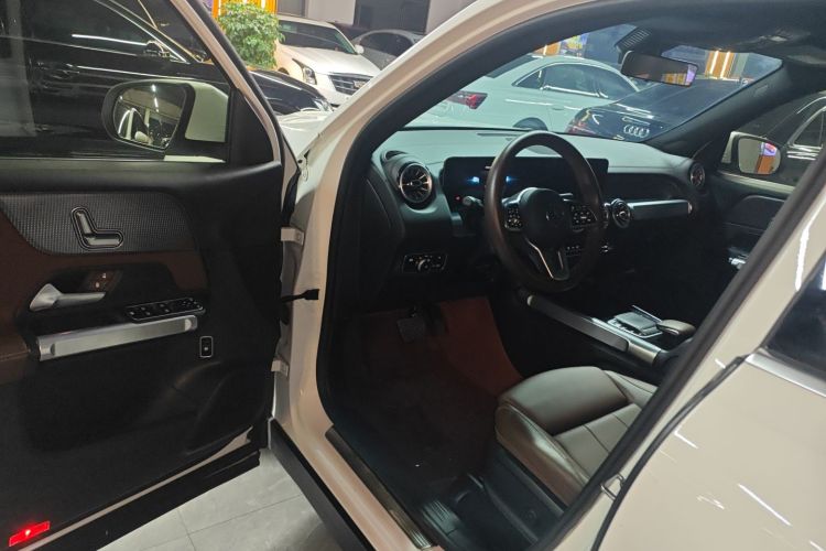 奔驰GLB 2020款 GLB 200 时尚型中控内饰20