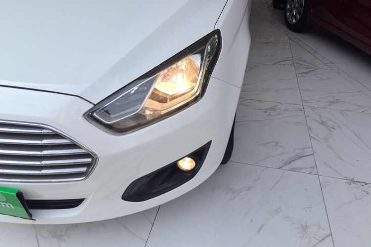 福特 福睿斯 2015款 1.5L 自动舒适型局部细节36