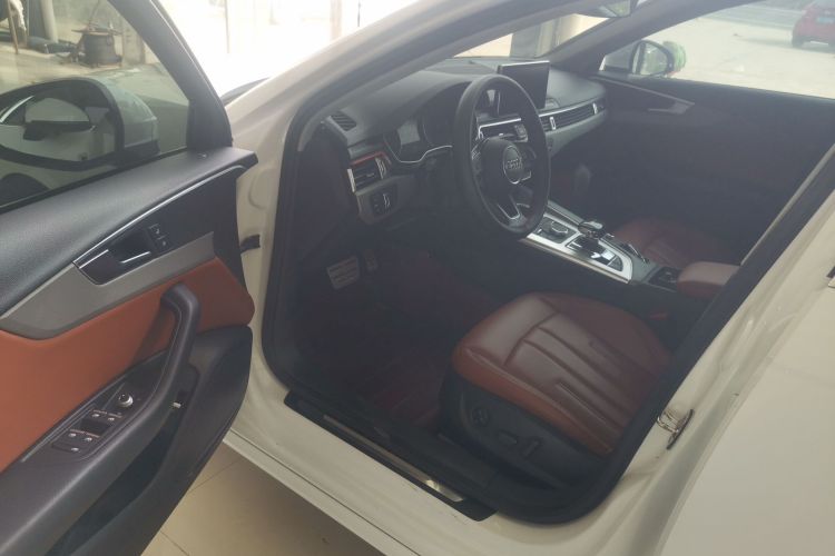 奥迪A4L 2017款 40 TFSI 进取型中控内饰20