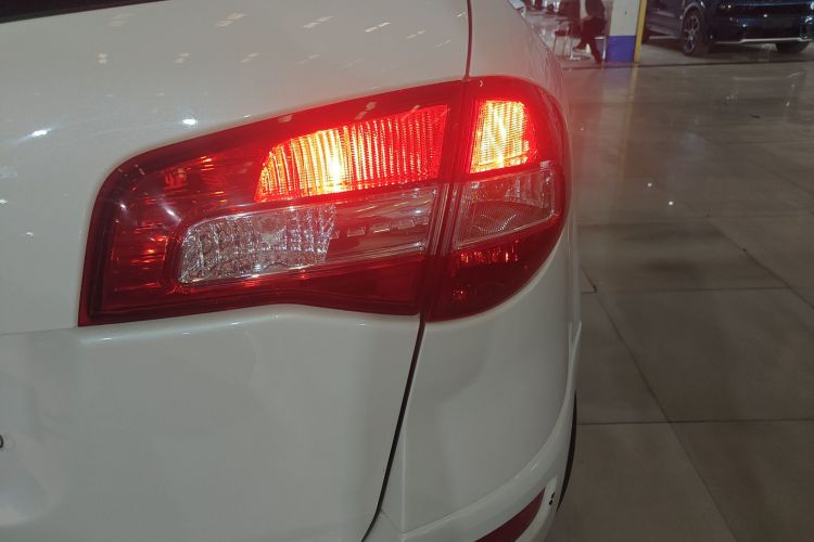 雷诺 科雷傲(进口) 2014款 改款 2.0L 两驱时尚版车身外观9