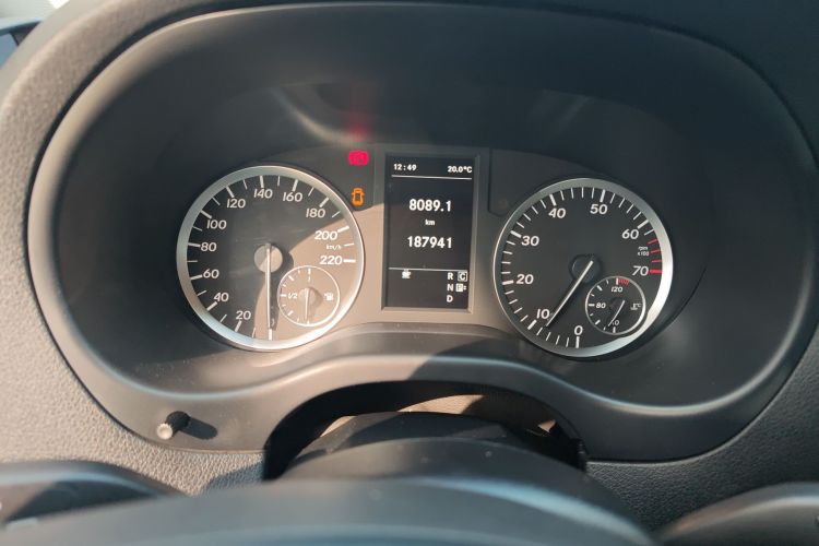 奔驰 威霆 2018款 2.0T 精英版 9座 国VI局部细节14