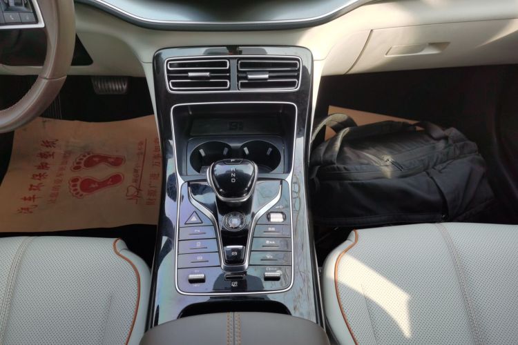 比亚迪 秦PLUS 2023款 冠军版 DM-i 55KM超越型中控内饰18