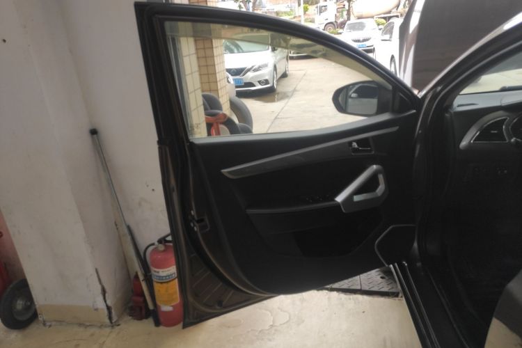 江汽集团 瑞风S2 2015款 1.5L CVT豪华智能型中控内饰7007