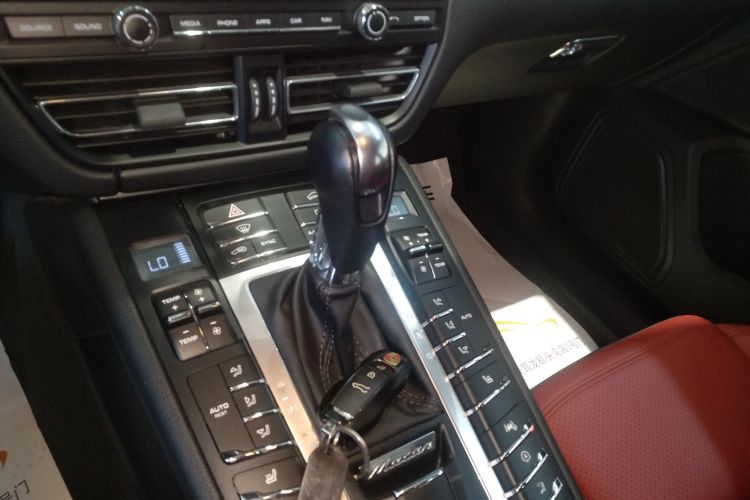 保时捷 2020款 Macan 2.0T中控内饰18