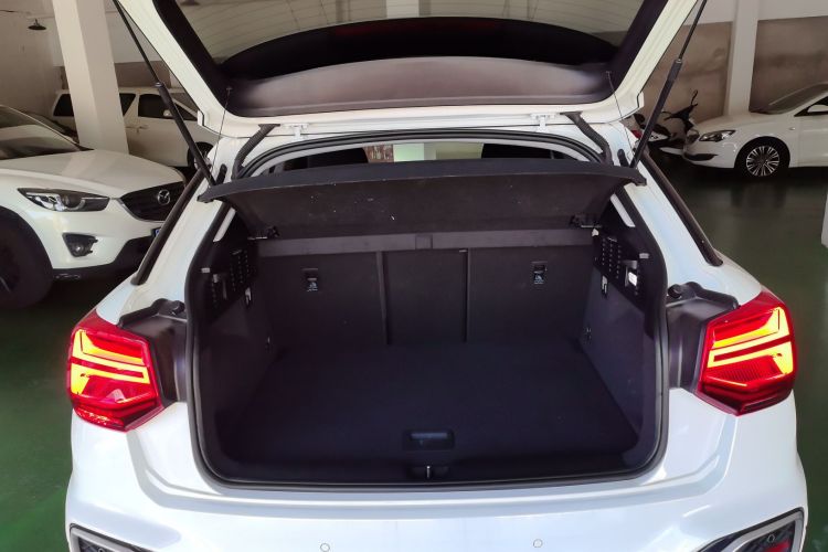 奥迪Q2L 2022款 35 TFSI 进取动感型机舱底盘23