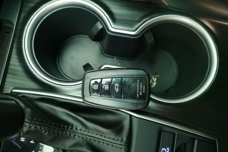 丰田 凯美瑞 2021款 2.0G 豪华版中控内饰11