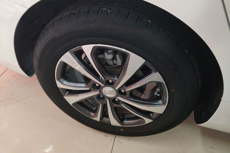 长安 逸动 2020款 PLUS 百万版 1.6L GDI CVT豪华型车身外观6002