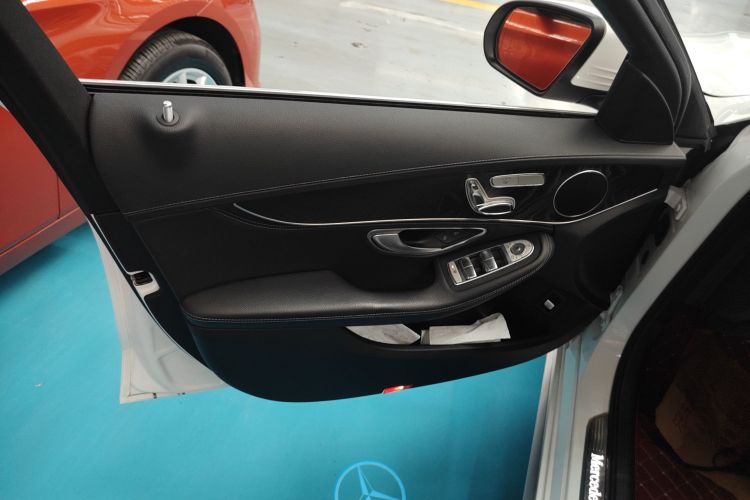 奔驰C级 2017款 改款 C 200 L 运动版中控内饰7007