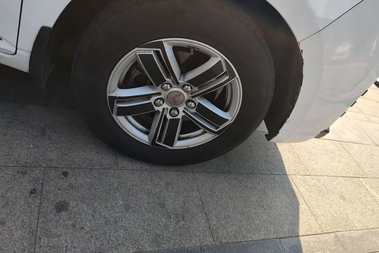 五菱汽车 五菱宏光PLUS 2019款 1.5T 手动舒适型 7座车身外观10