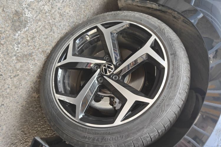 大众 迈腾 2023款 200万辆纪念版 330TSI DSG豪华型车身外观10