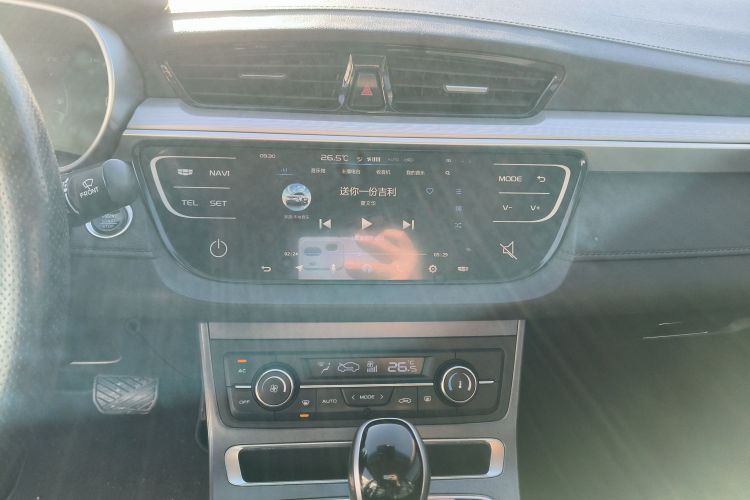 吉利汽车 帝豪 2018款 1.5L CVT向上互联版中控内饰16