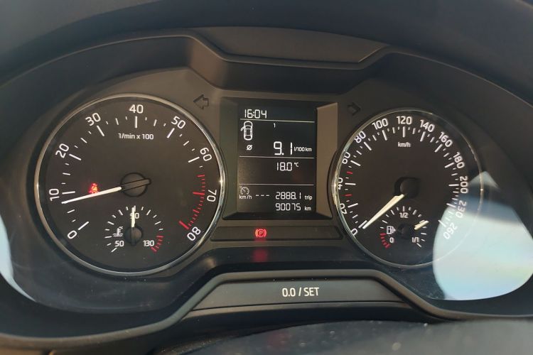 斯柯达 明锐 2015款 1.6L 手动逸杰版中控内饰14