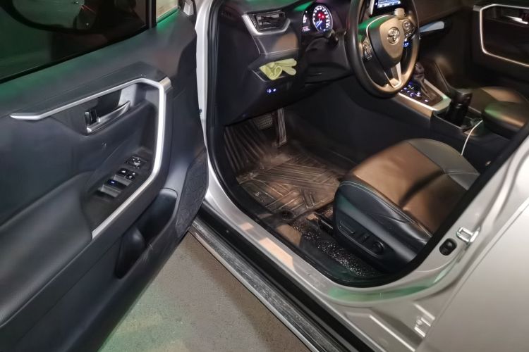 丰田 威兰达 2020款 双擎 2.5L E-CVT四驱豪华版中控内饰20