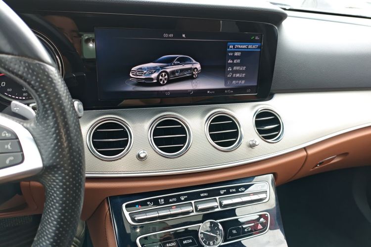 奔驰E级 2017款 E 200 运动型 4MATIC中控内饰16