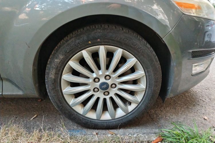 福特 蒙迪欧-致胜 2011款 2.0L GTDi200时尚型车身外观10