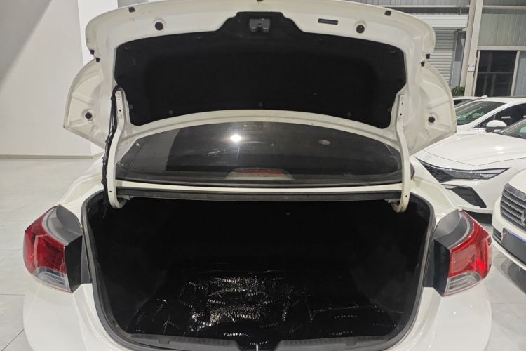 现代 朗动 2015款 1.6L 自动时尚型机舱底盘23