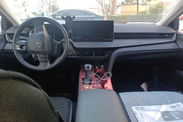 丰田 凯美瑞 2024款 双擎 2.0HGVP 豪华版中控内饰12