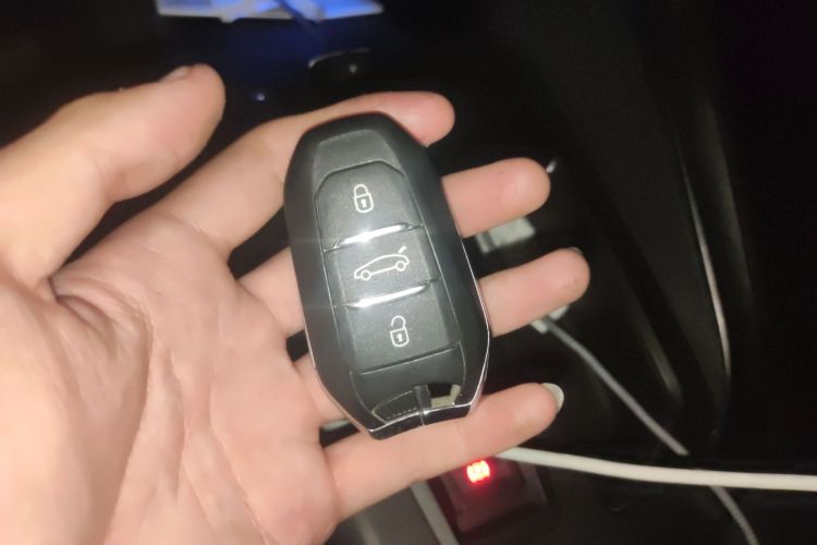 标致4008 2019款 350THP 尝先版中控内饰11