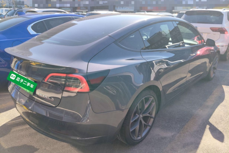 特斯拉 Model 3 2021款 Performance高性能全轮驱动版车身外观7
