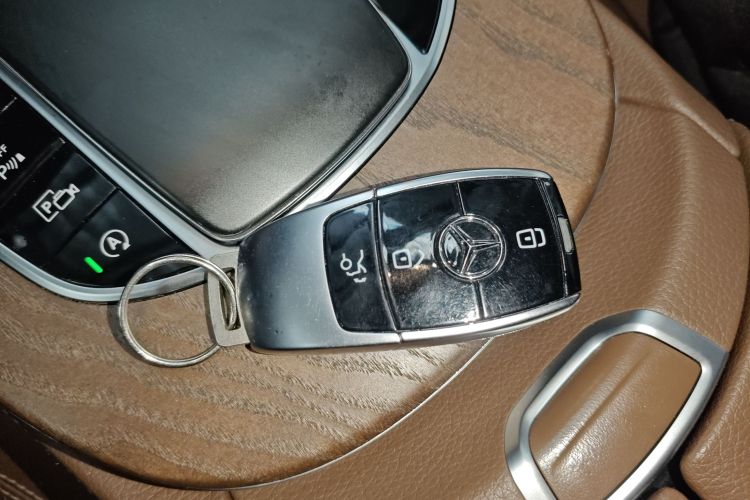 奔驰E级 2021款 改款 E 300 L 时尚型中控内饰11