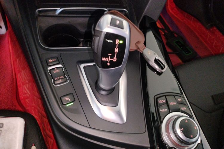 宝马3系 2016款 320Li 时尚型中控内饰18