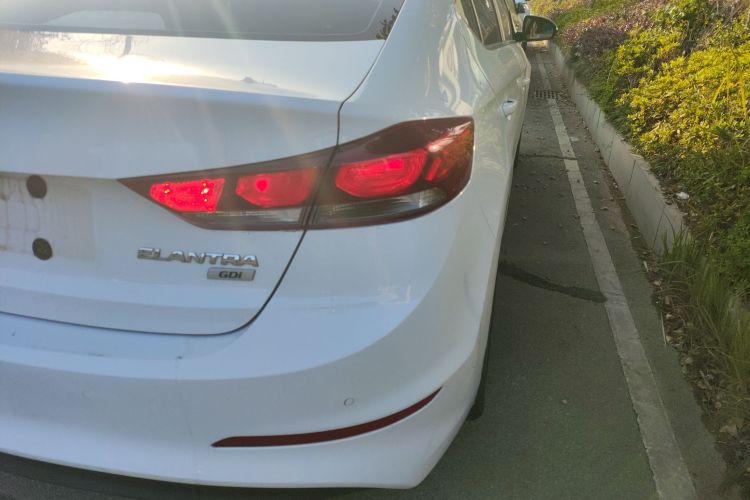 现代 领动 2016款 1.6L 自动智炫·精英型车身外观9