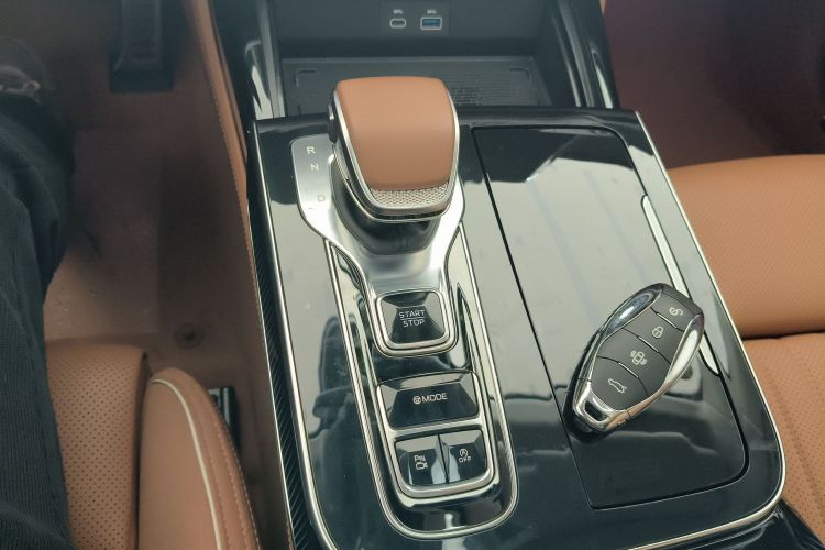 红旗H9 2024款 2.0T 旗畅 私享风尚版局部细节18