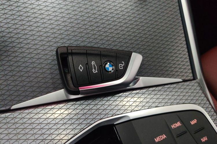 宝马3系 2025款 330Li M运动曜夜套装中控内饰11