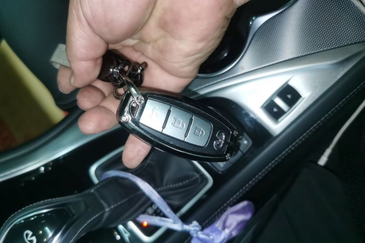 英菲尼迪Q50L 2018款 2.0T 逸享版 国VI中控内饰7001