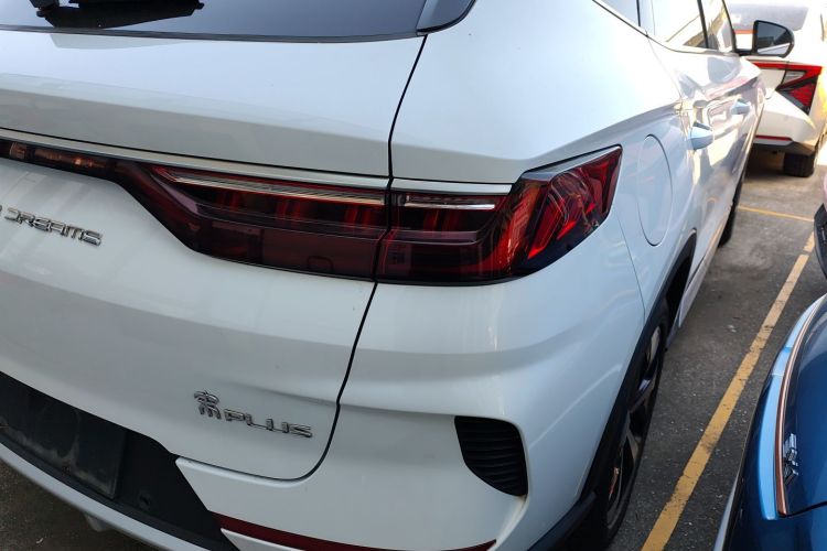 比亚迪 宋PLUS新能源 2021款 EV 旗舰型车身外观9