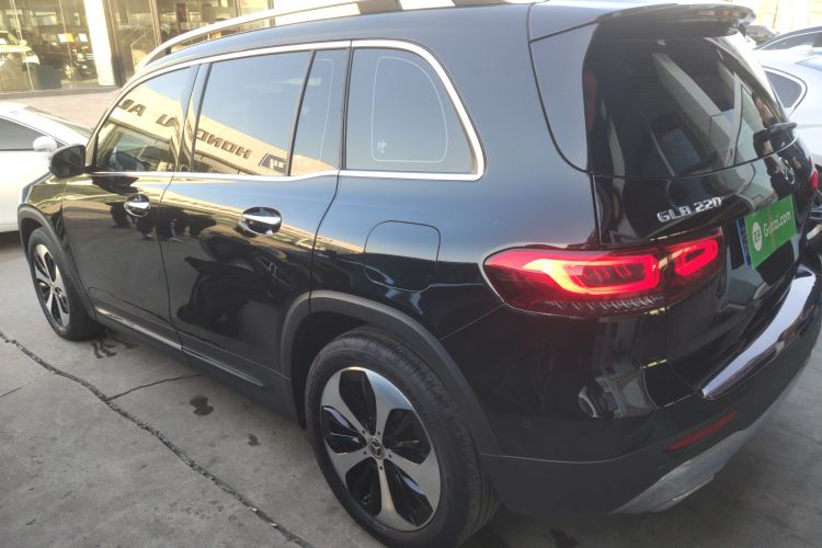 奔驰GLB 2022款 GLB 220 时尚型车身外观4