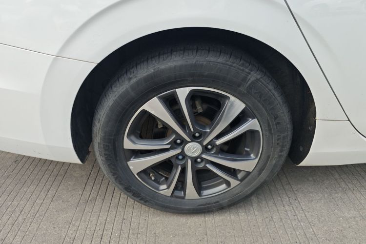 长安 逸动 2020款 PLUS 1.6L GDI 自动豪华型车身外观6002