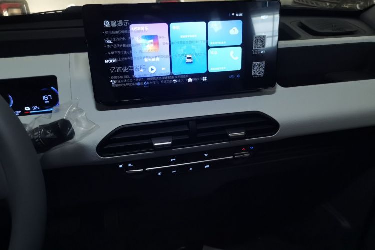 吉利银河 2024款 熊猫mini 200km 耐力熊中控内饰16