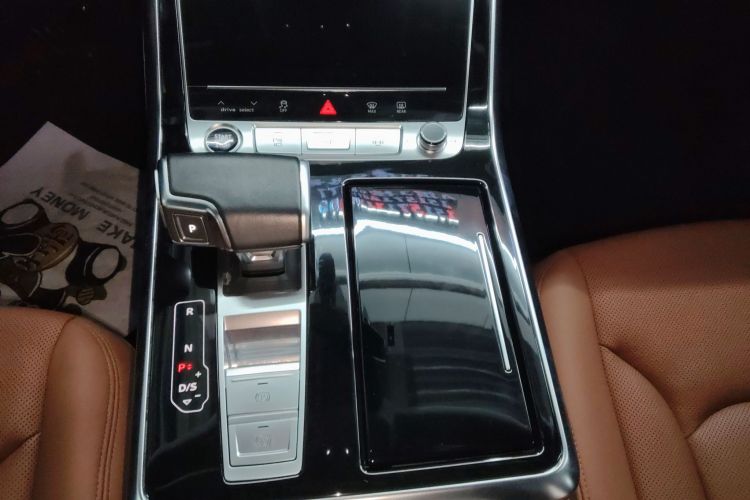 奥迪Q7 2023款 55 TFSI quattro S line运动型中控内饰18