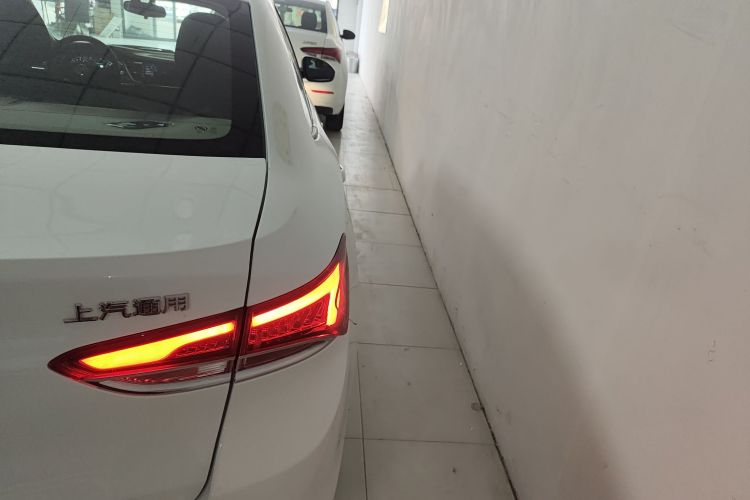 别克 英朗 2021款 改款 典范 1.5L 自动进取型车身外观9