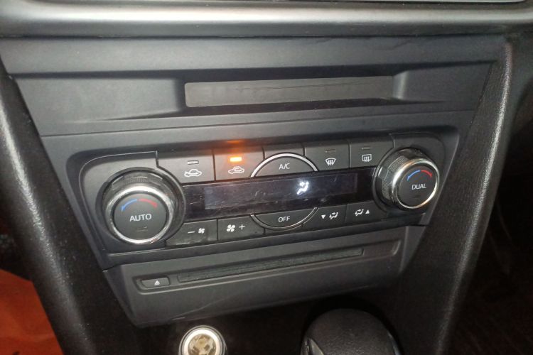 马自达3 昂克赛拉 2017款 三厢 1.5L 自动豪华型 国V中控内饰16