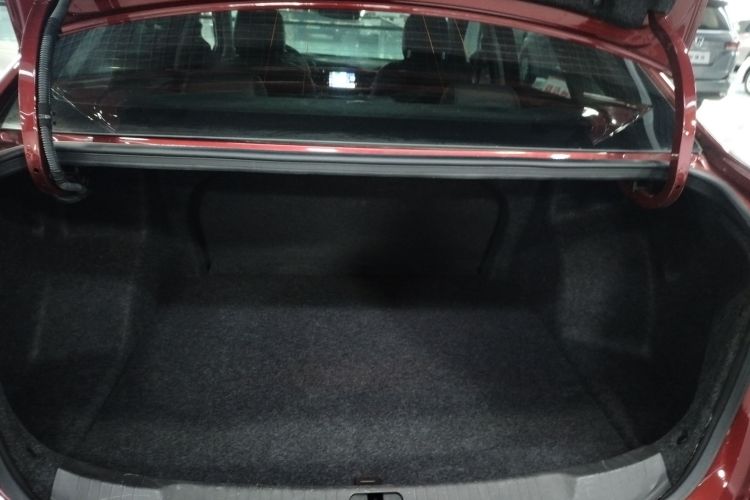 别克 英朗 2021款 改款 1.3T 自动轻混动精英型机舱底盘23