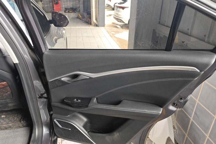 哪吒汽车 2022款 哪吒U-Ⅱ 610 三元锂中控内饰7006