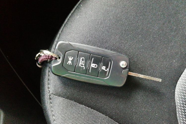 Jeep 自由侠 2018款 互联大屏版 180T 自动高能版中控内饰7001