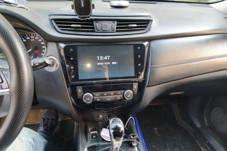 日产 奇骏 2019款 2.0L CVT智联舒适版 2WD中控内饰16