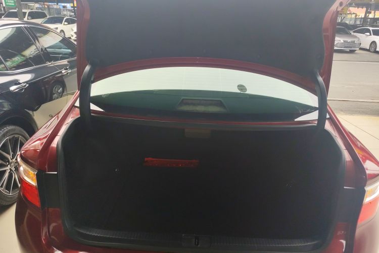 雷克萨斯ES 2013款 250 精英版机舱底盘23